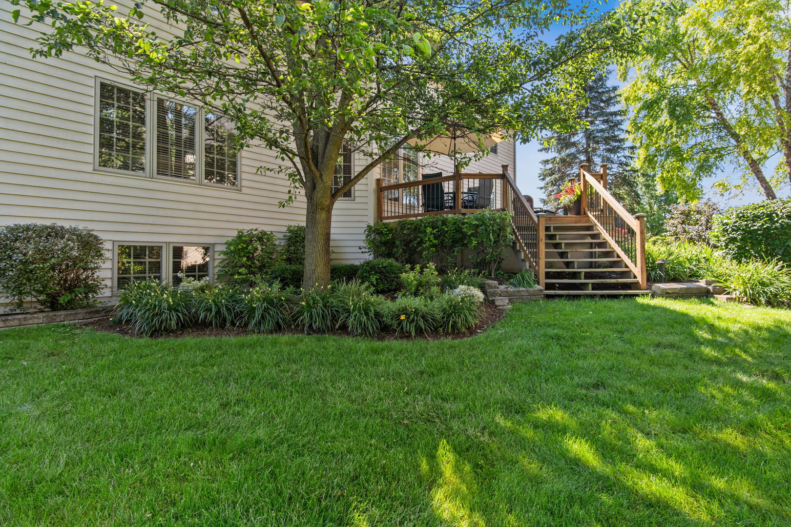 3N874 John Greenleaf Whittier Place