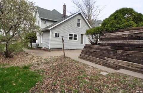 Tiny photo for 817 MARQUETTE Street, Davenport, IA 52802 (MLS # QC4269222)