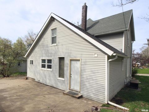 Tiny photo for 817 MARQUETTE Street, Davenport, IA 52802 (MLS # QC4269222)