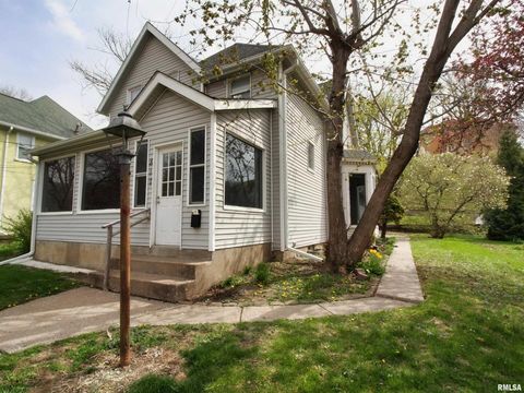 Tiny photo for 817 MARQUETTE Street, Davenport, IA 52802 (MLS # QC4269222)