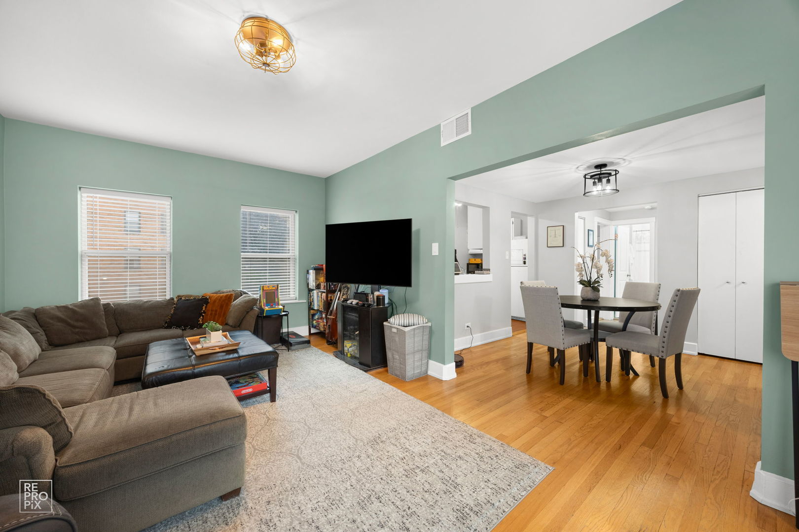 853 W CARMEN Avenue 2D