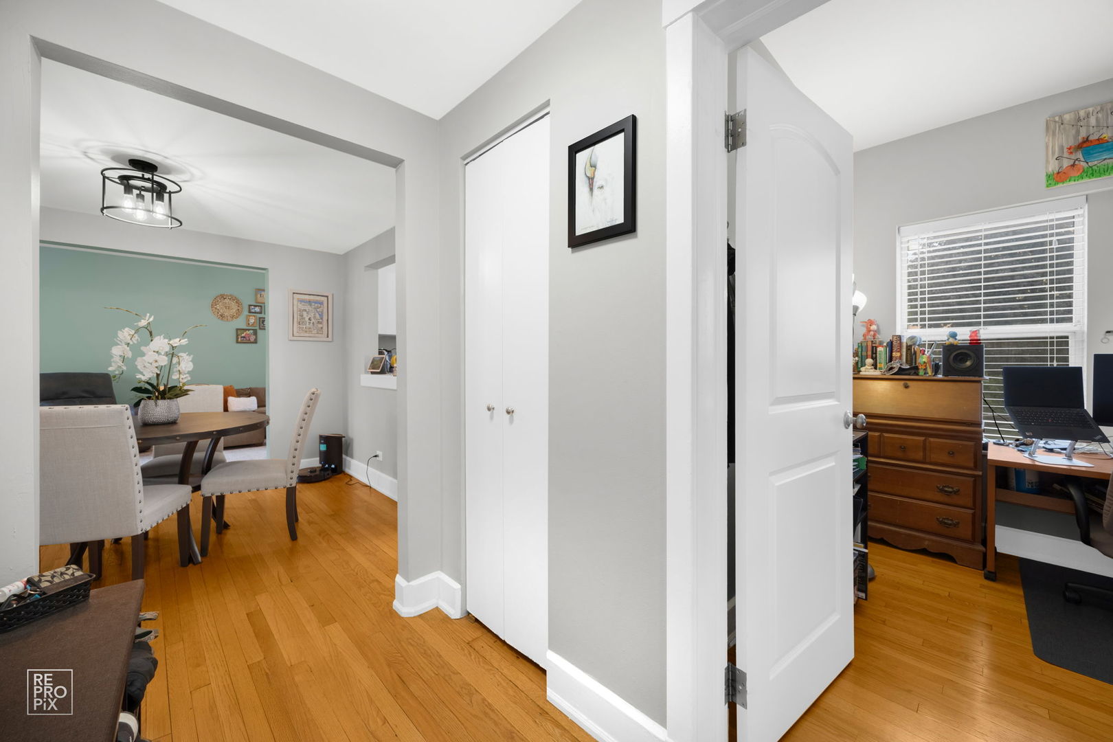 853 W CARMEN Avenue 2D