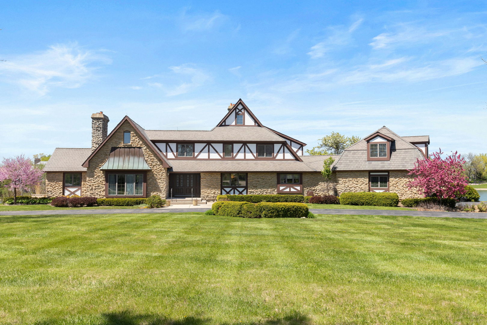 10 Shoreside Drive