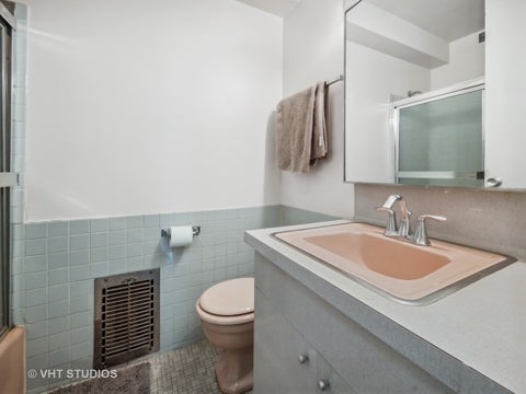 Tiny photo for 330 W Diversey Parkway #706, Chicago, IL 60657 (MLS # 12776940)