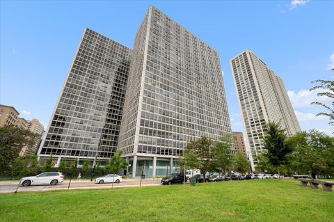 Photo of 330 W Diversey Parkway #706, Chicago, IL 60657 (MLS # 12776940)