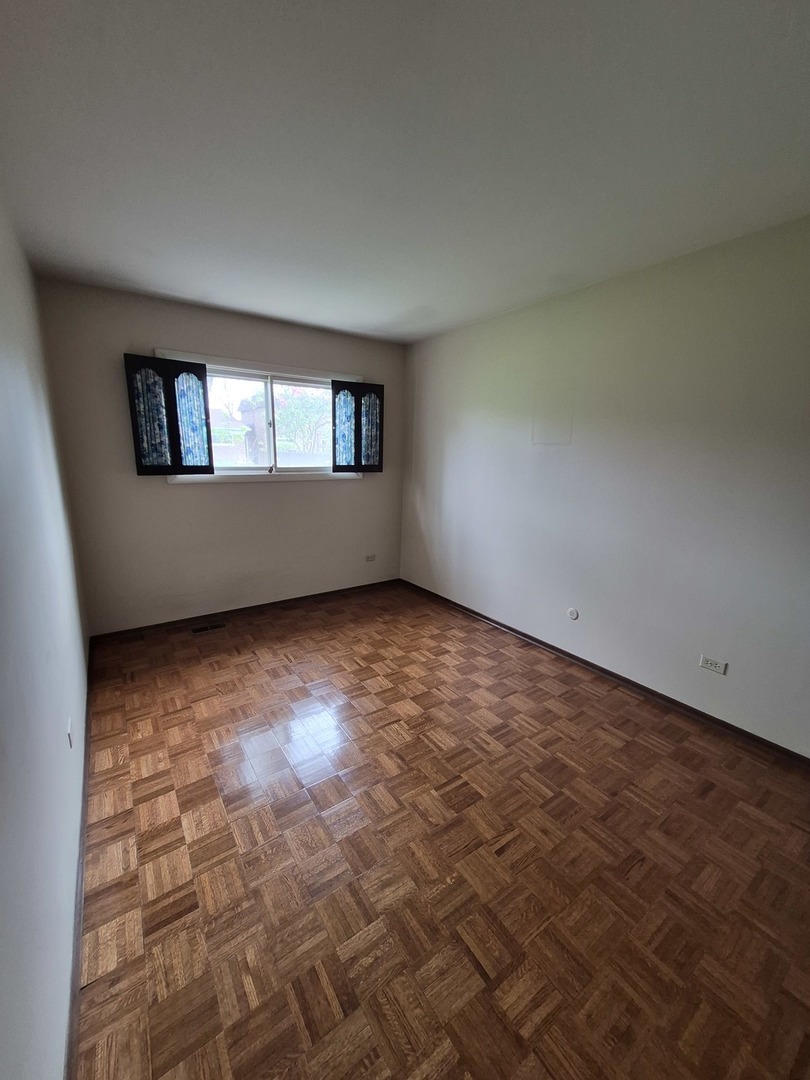 17W755 Standish Lane