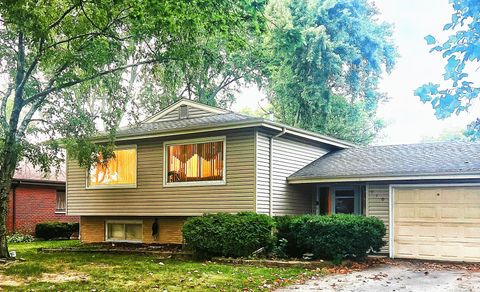 Photo of 910 Bowling Green Drive, Homewood, IL 60430 (MLS # 12483150)