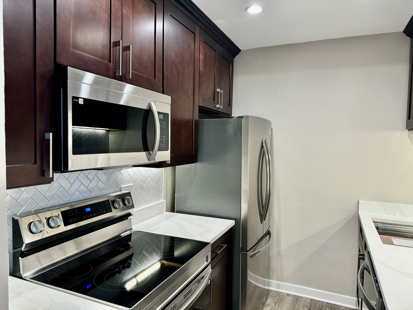 938 NORTH Boulevard 402