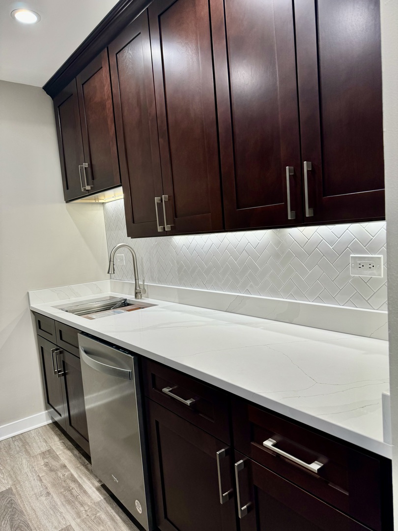 938 NORTH Boulevard 402