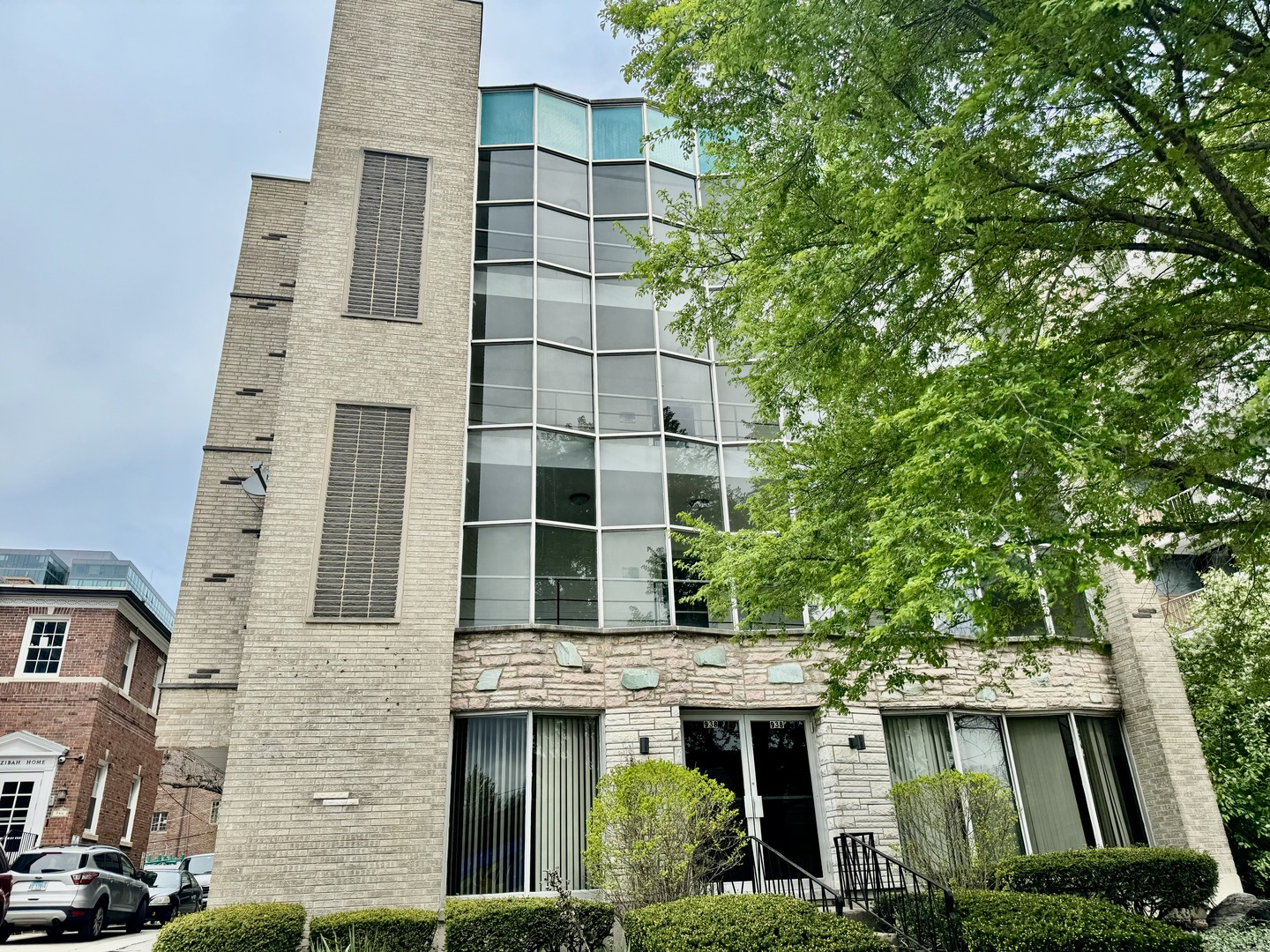 938 NORTH Boulevard 402