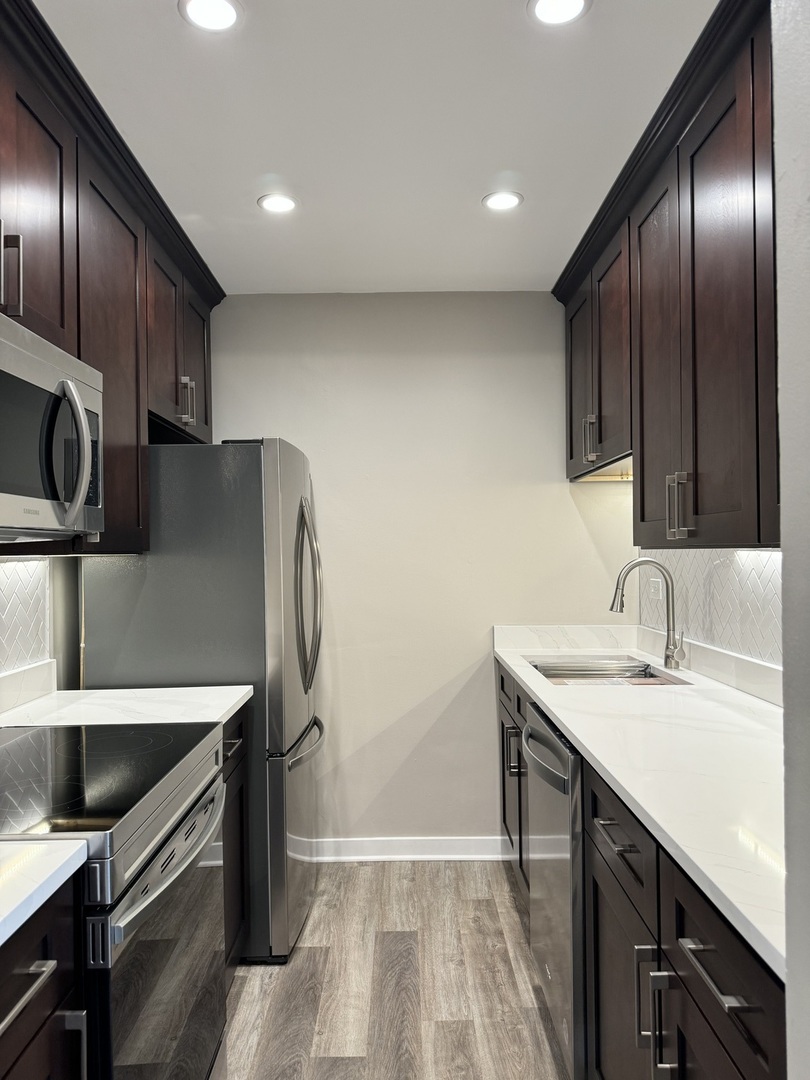 938 NORTH Boulevard 402