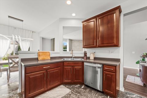 Tiny photo for 908 Elizabeth Drive, Streamwood, IL 60107 (MLS # 12630104)