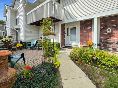 Photo of 1028 Cumberland Court, Vernon Hills, IL 60061 (MLS # 12480622)