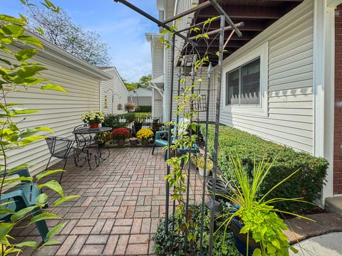 Tiny photo for 1028 Cumberland Court, Vernon Hills, IL 60061 (MLS # 12480622)