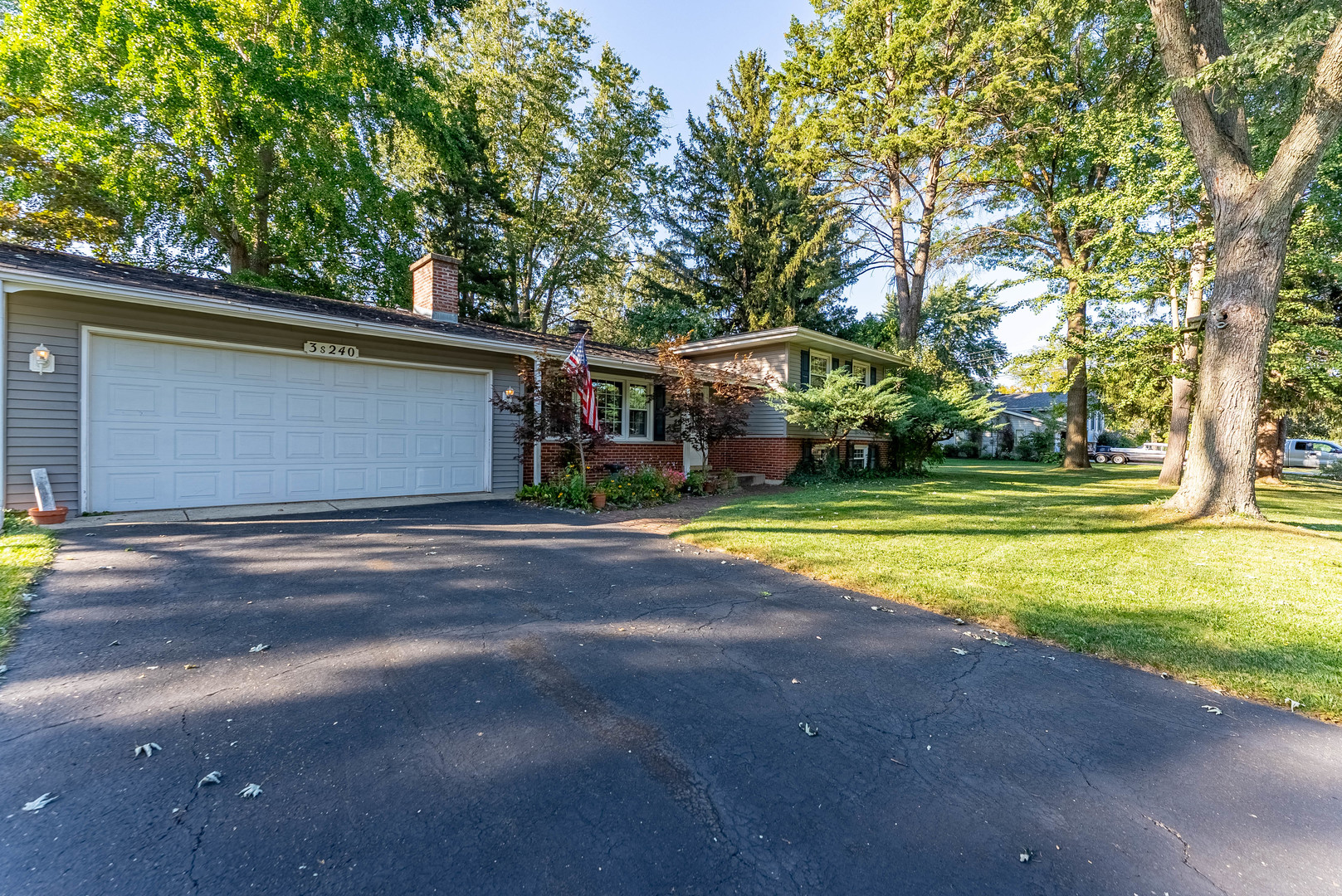3S240 Burr Oak Drive