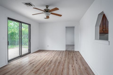 Tiny photo for 2318 N Sturdevant Street, Davenport, IA 52804 (MLS # 12636574)