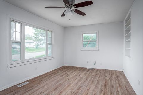 Tiny photo for 2318 N Sturdevant Street, Davenport, IA 52804 (MLS # 12636574)