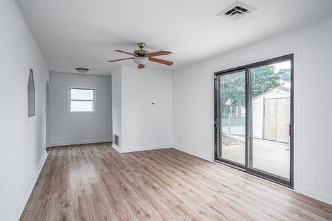 Tiny photo for 2318 N Sturdevant Street, Davenport, IA 52804 (MLS # 12636574)
