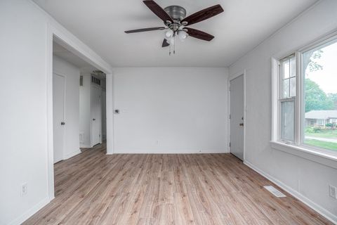 Tiny photo for 2318 N Sturdevant Street, Davenport, IA 52804 (MLS # 12636574)
