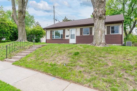 Tiny photo for 2318 N Sturdevant Street, Davenport, IA 52804 (MLS # 12636574)