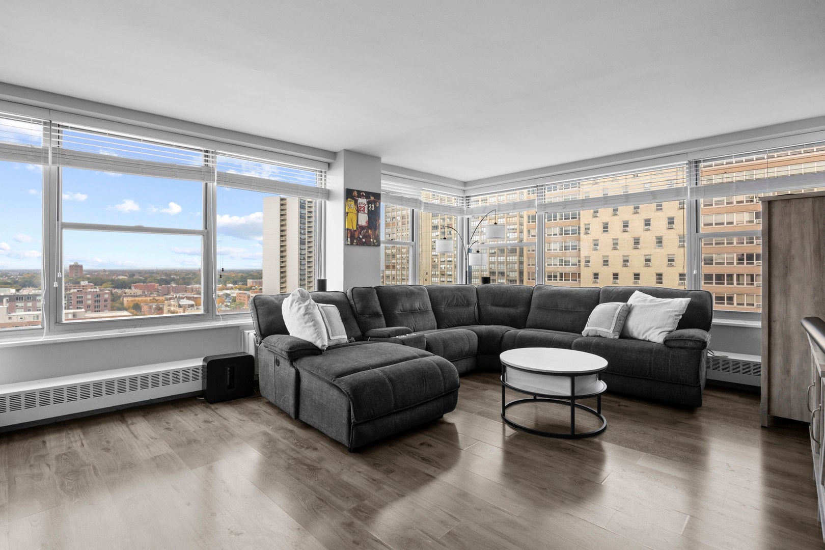3900 N Lake Shore Drive 17F