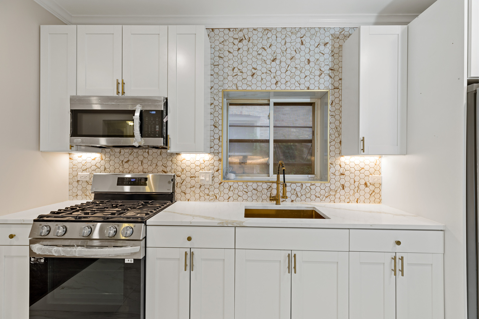 1742 N Mayfield Avenue