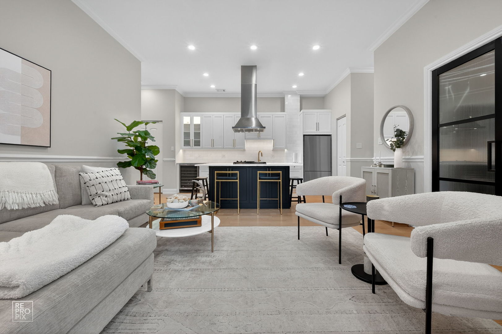 1526 W Monroe Street PH3