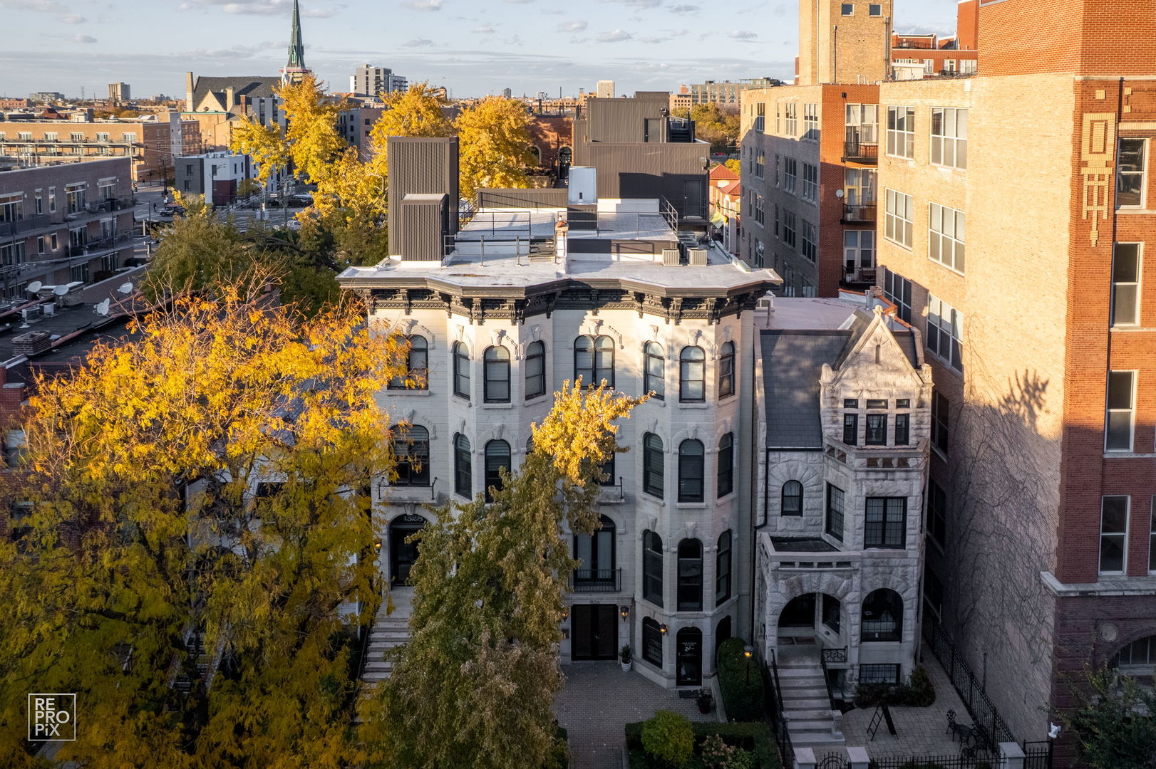 1526 W Monroe Street PH3