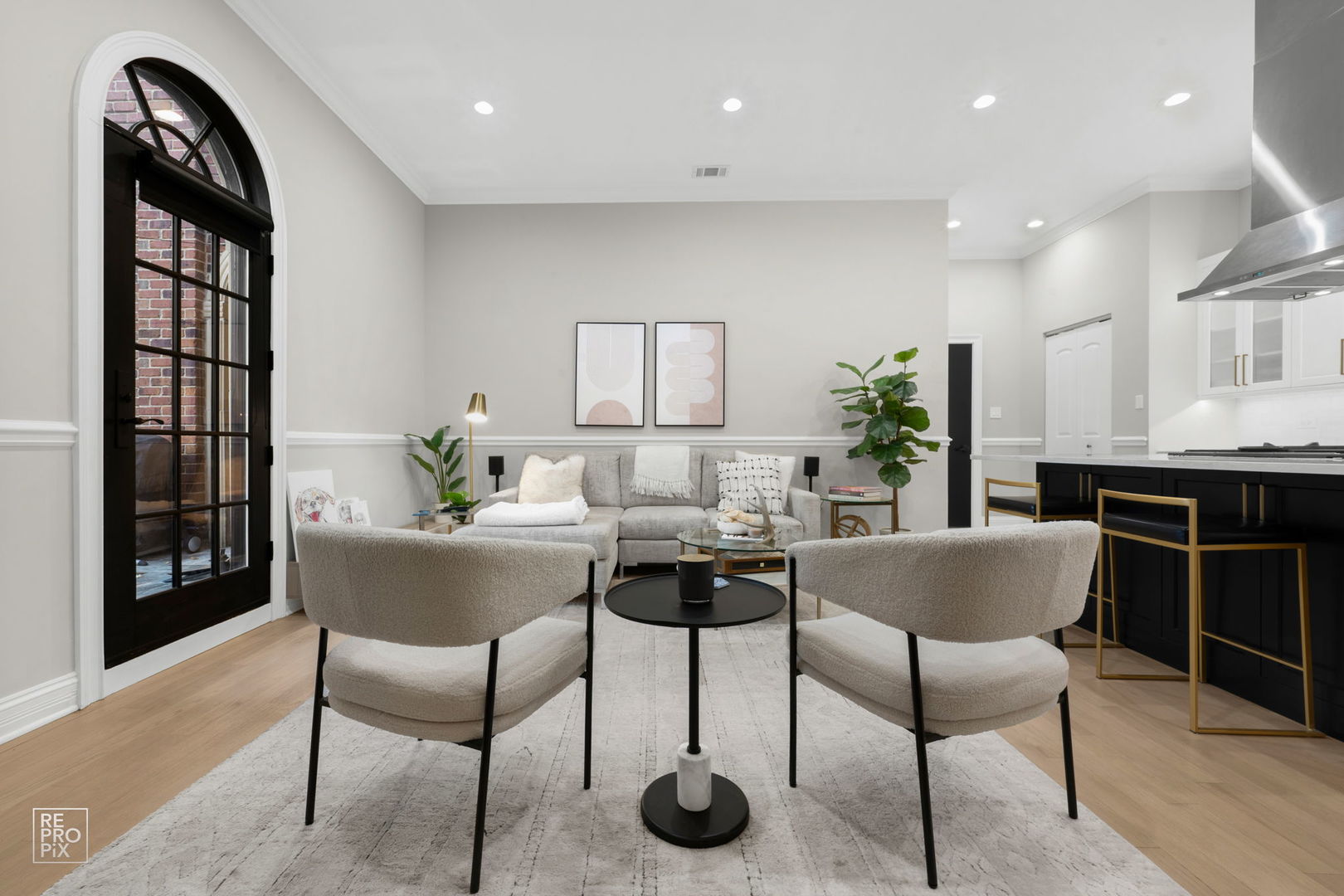 1526 W Monroe Street PH3