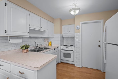 Tiny photo for 2700 E Bel Aire Drive #203, Arlington Heights, IL 60004 (MLS # 12707099)