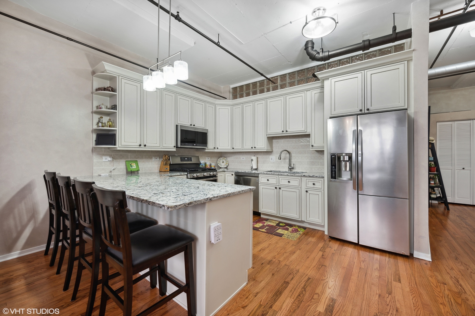 6 S Laflin Street 807S