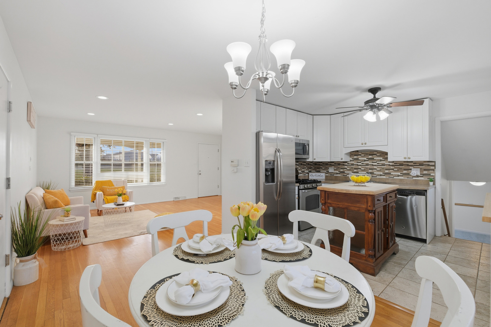 Rolling Meadows, Illinois 60008, United States, 3 Bedrooms Bedrooms, ,2 BathroomsBathrooms,Residential,Active,242449