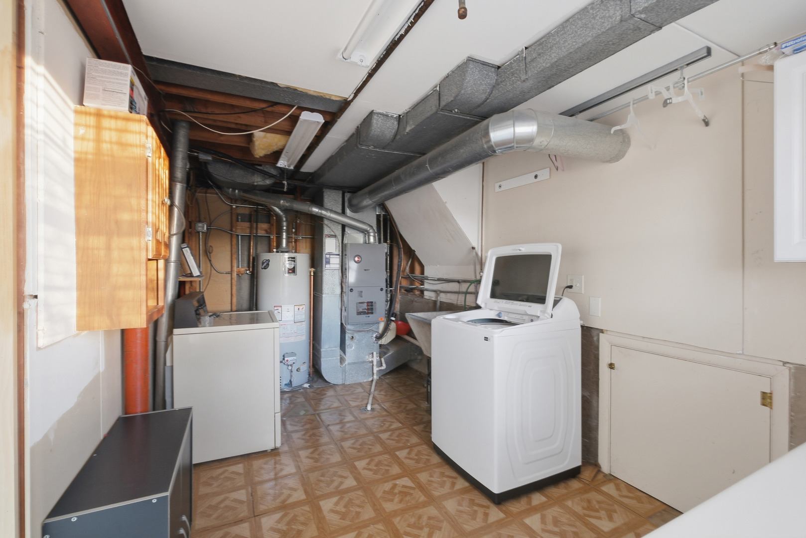 Rolling Meadows, Illinois 60008, United States, 3 Bedrooms Bedrooms, ,2 BathroomsBathrooms,Residential,Active,242449