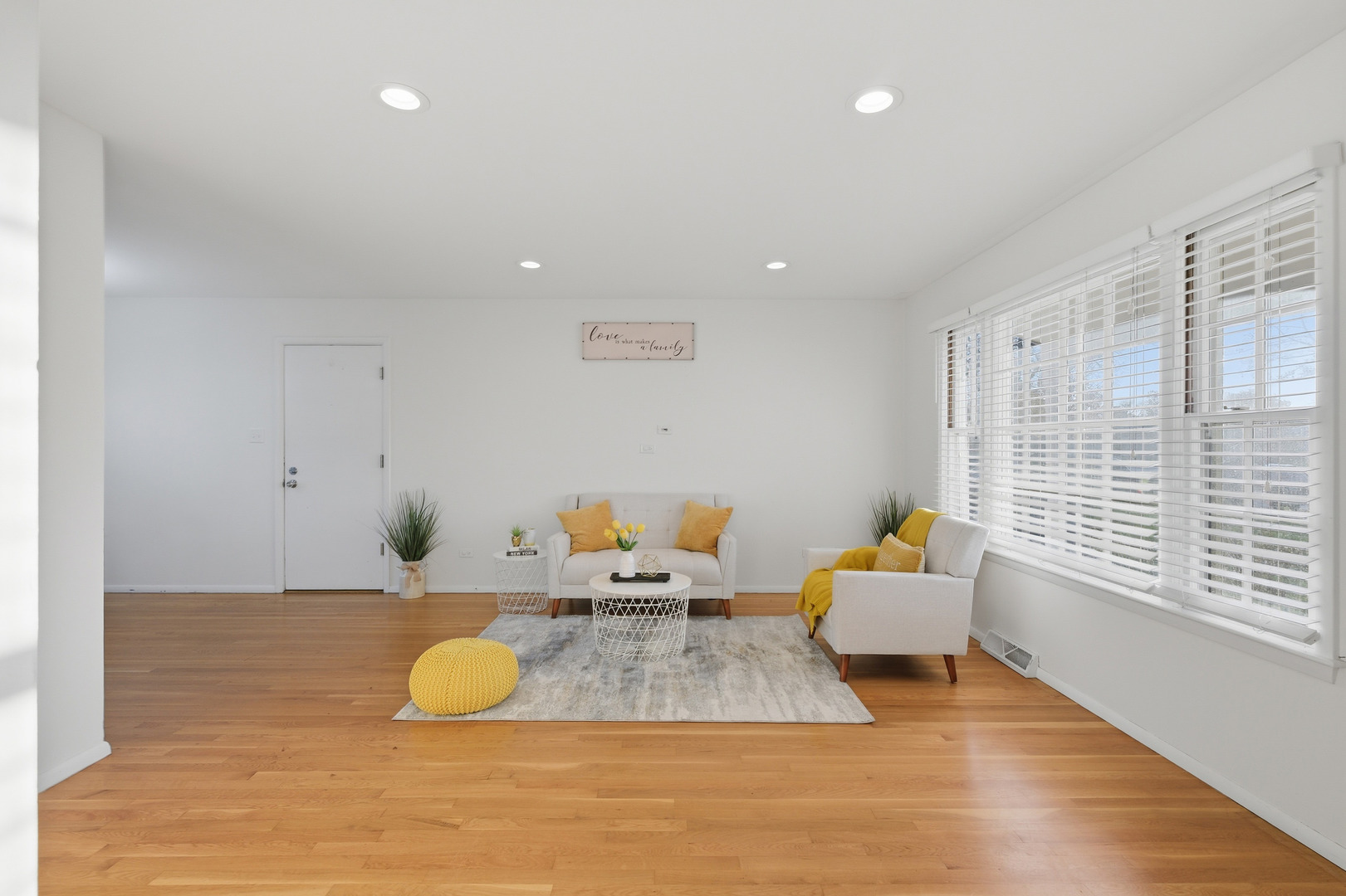 Rolling Meadows, Illinois 60008, United States, 3 Bedrooms Bedrooms, ,2 BathroomsBathrooms,Residential,Active,242449