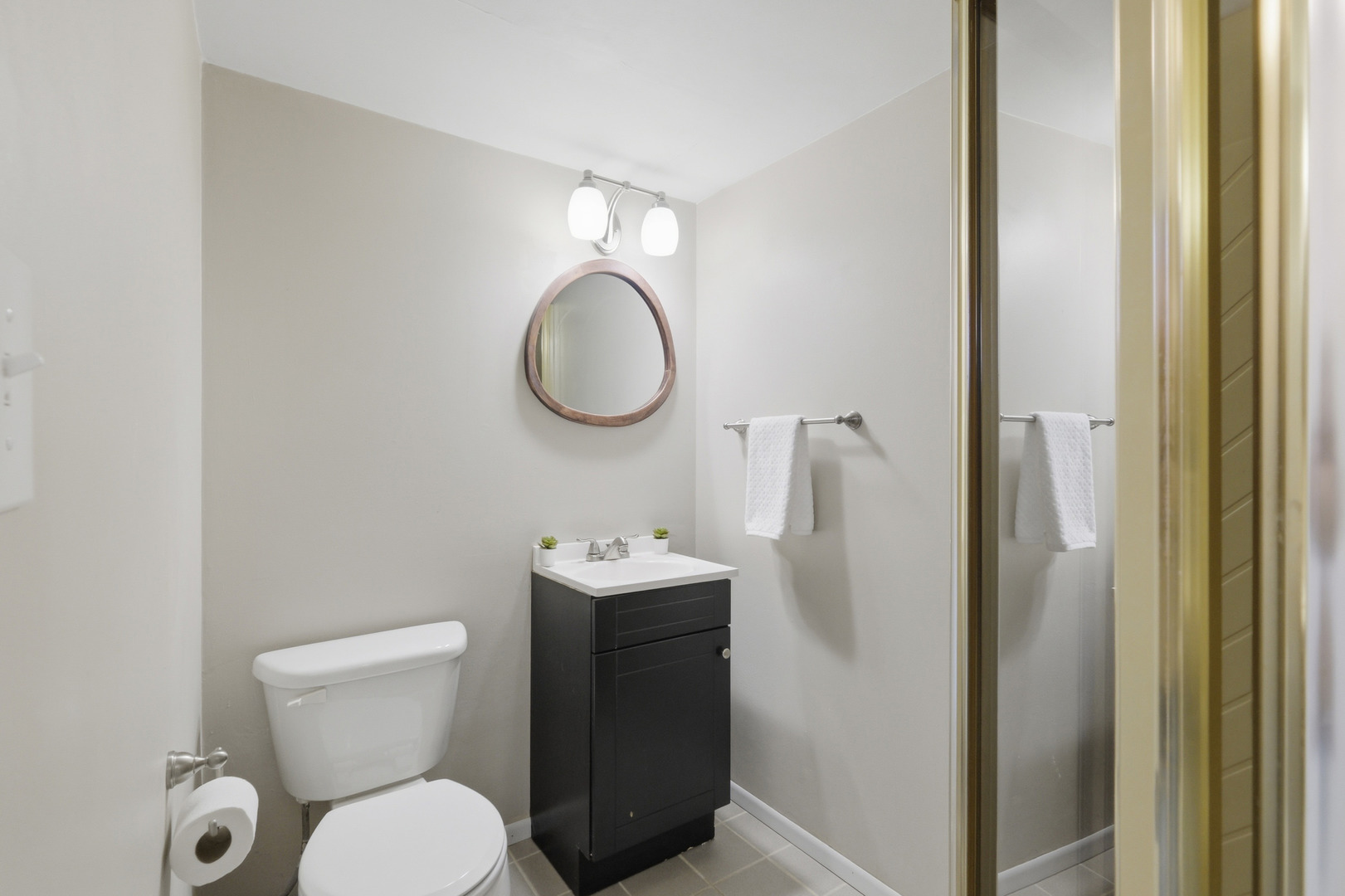 Rolling Meadows, Illinois 60008, United States, 3 Bedrooms Bedrooms, ,2 BathroomsBathrooms,Residential,Active,242449