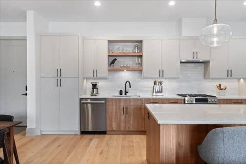 Tiny photo for 1548 W Ardmore Avenue #2F, Chicago, IL 60660 (MLS # 12710024)