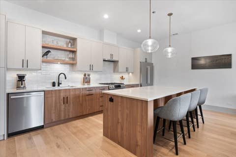 Tiny photo for 1548 W Ardmore Avenue #2F, Chicago, IL 60660 (MLS # 12710024)