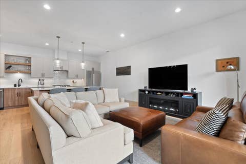 Tiny photo for 1548 W Ardmore Avenue #2F, Chicago, IL 60660 (MLS # 12710024)