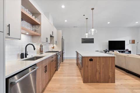 Tiny photo for 1548 W Ardmore Avenue #2F, Chicago, IL 60660 (MLS # 12710024)