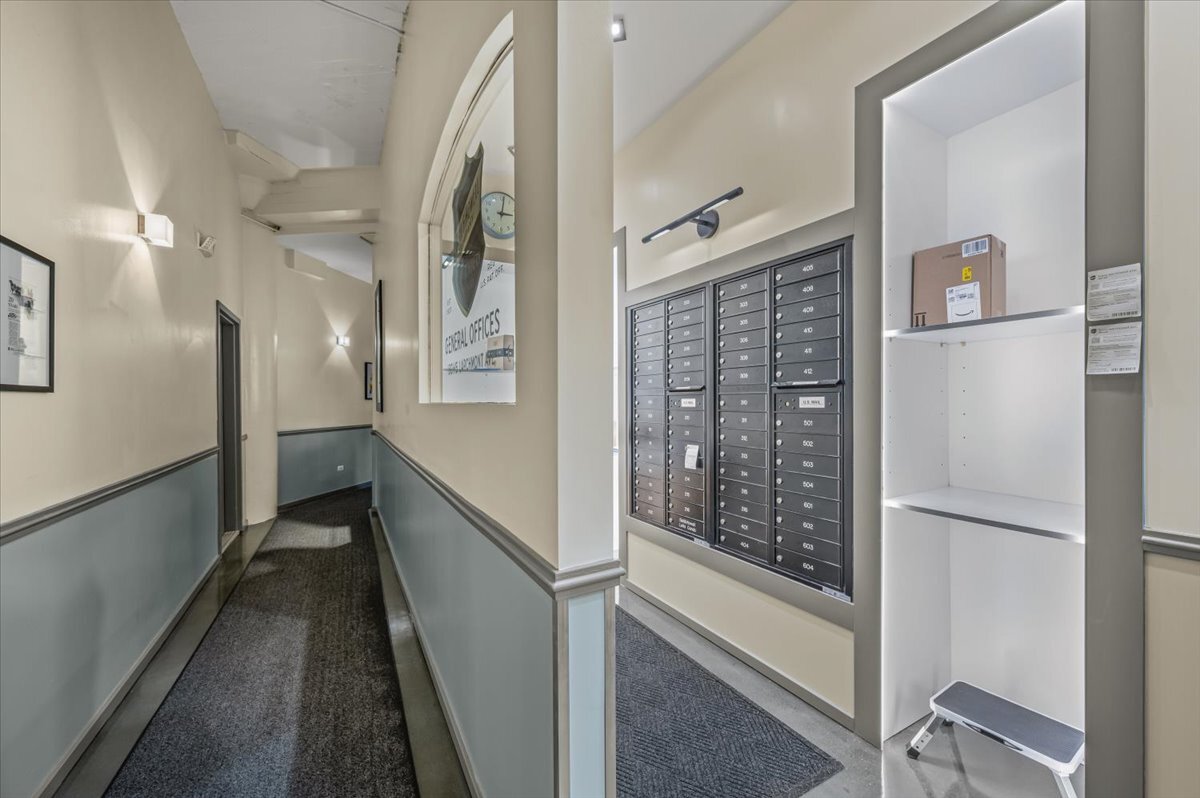 1801 W Larchmont Avenue 306