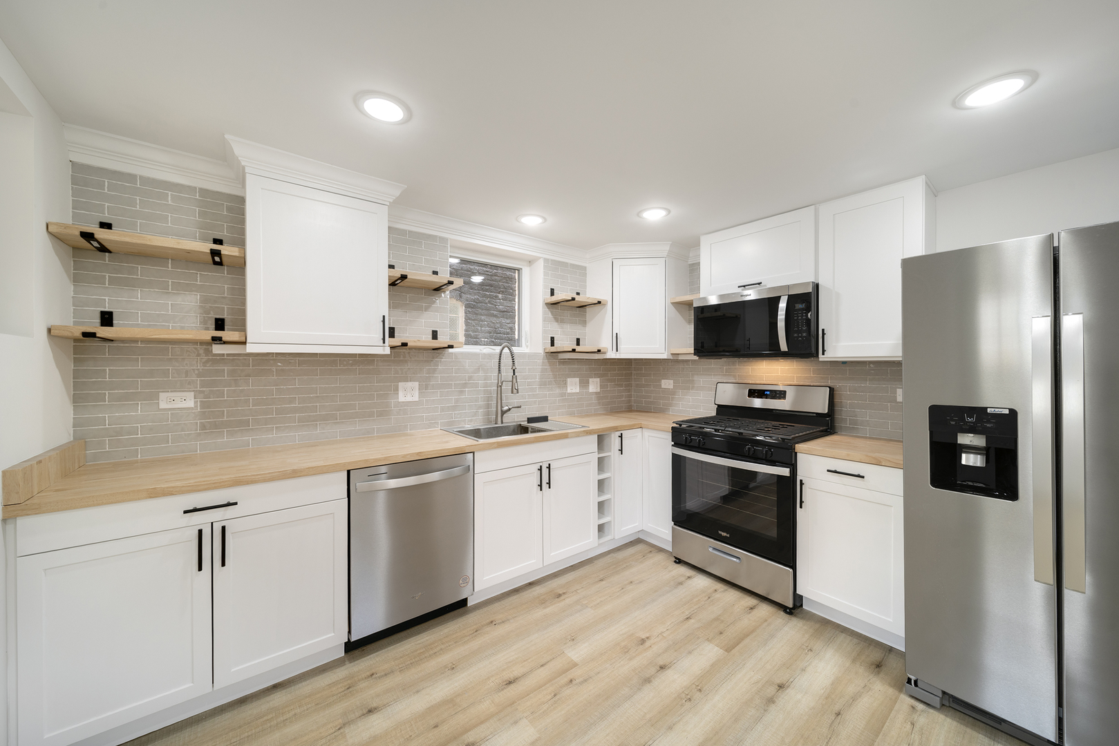 1137 N Francisco Avenue 1