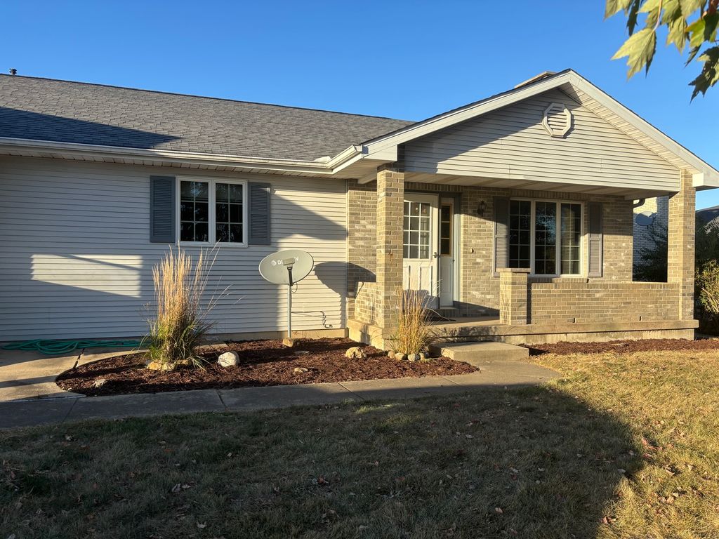 Photo for 1680 County Road 3200, Rantoul, IL 61866 (MLS # 12494186)