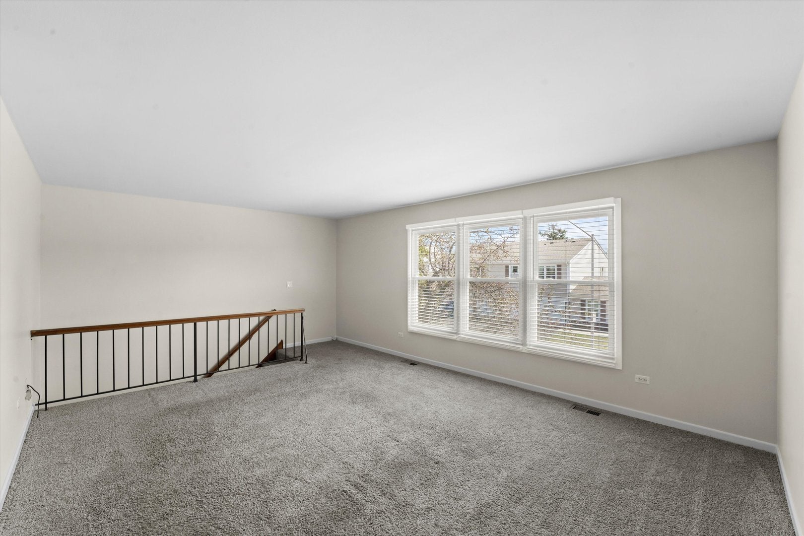 1046 Glouchester Harbor 1046 - Photo 4