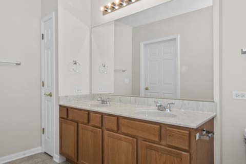 Tiny photo for 9440 S 51st Avenue #211, Oak Lawn, IL 60453 (MLS # 12679520)