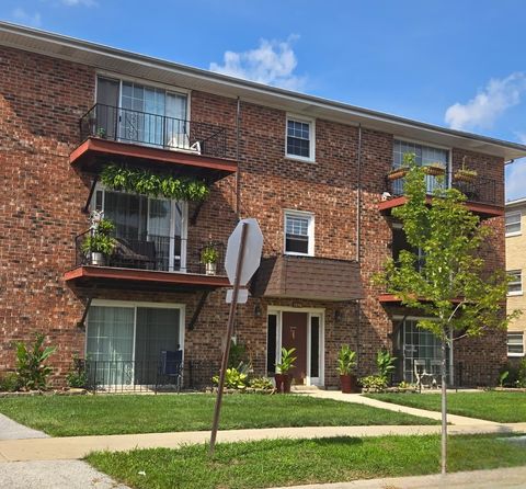 Tiny photo for 7048 Oconnell Drive #3W, Chicago Ridge, IL 60415 (MLS # 12447838)