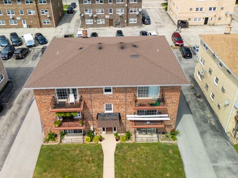 Tiny photo for 7048 Oconnell Drive #3W, Chicago Ridge, IL 60415 (MLS # 12447838)