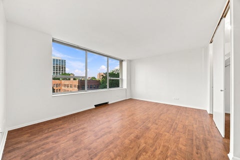 Tiny photo for 5201 S Cornell Avenue #4C, Chicago, IL 60615 (MLS # 12724134)