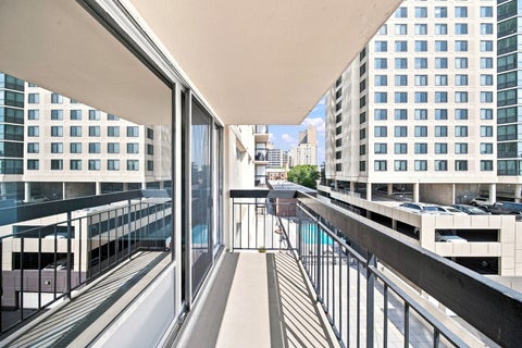 Tiny photo for 5201 S Cornell Avenue #4C, Chicago, IL 60615 (MLS # 12724134)