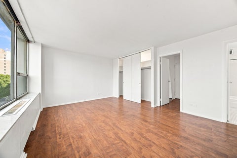 Tiny photo for 5201 S Cornell Avenue #4C, Chicago, IL 60615 (MLS # 12724134)