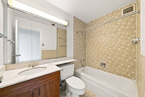 Tiny photo for 5201 S Cornell Avenue #4C, Chicago, IL 60615 (MLS # 12724134)